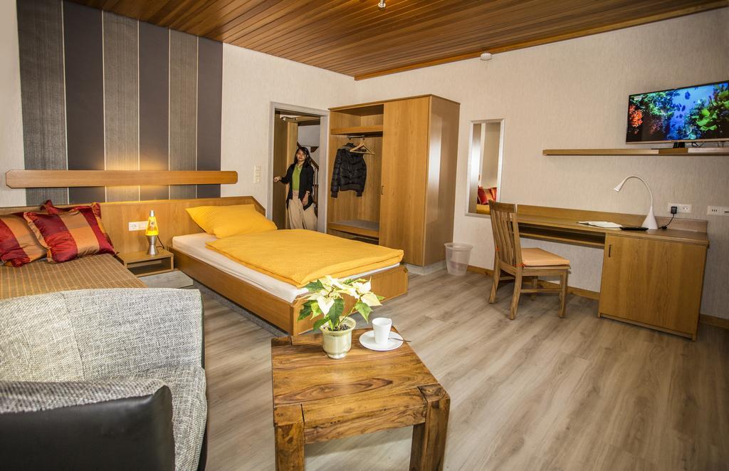 Апартаменти Boardinghouse Remchingen Baan Arun Екстер'єр фото